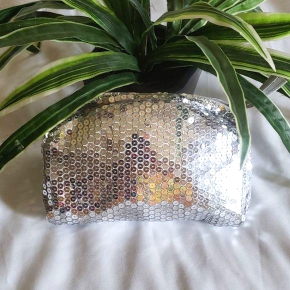 4@30.00 or 20.00 Ladies Cute Bag
